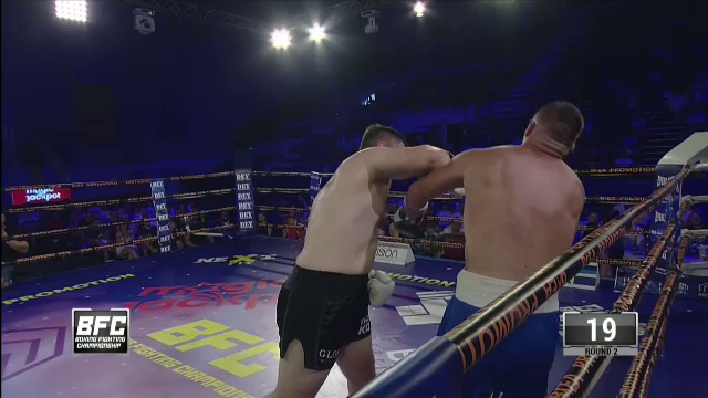 Lovit de „Tănculeț”! Ionuț Iancu l-a pus la pământ pe Ion Puiu cu un croșeu devastator_5