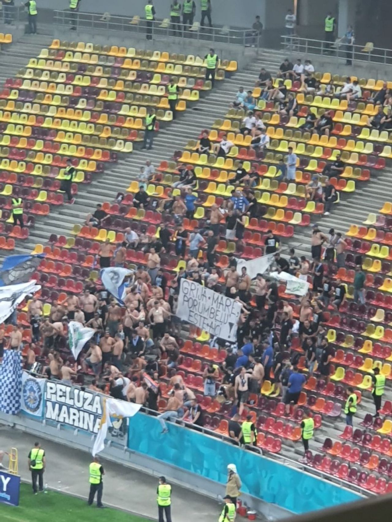 „Șoc! Eclipsă totală / V-a cam luat valu', Viitoru' nu e Faru'!” Dispută aprinsă între galerii pe Arena Națională _2
