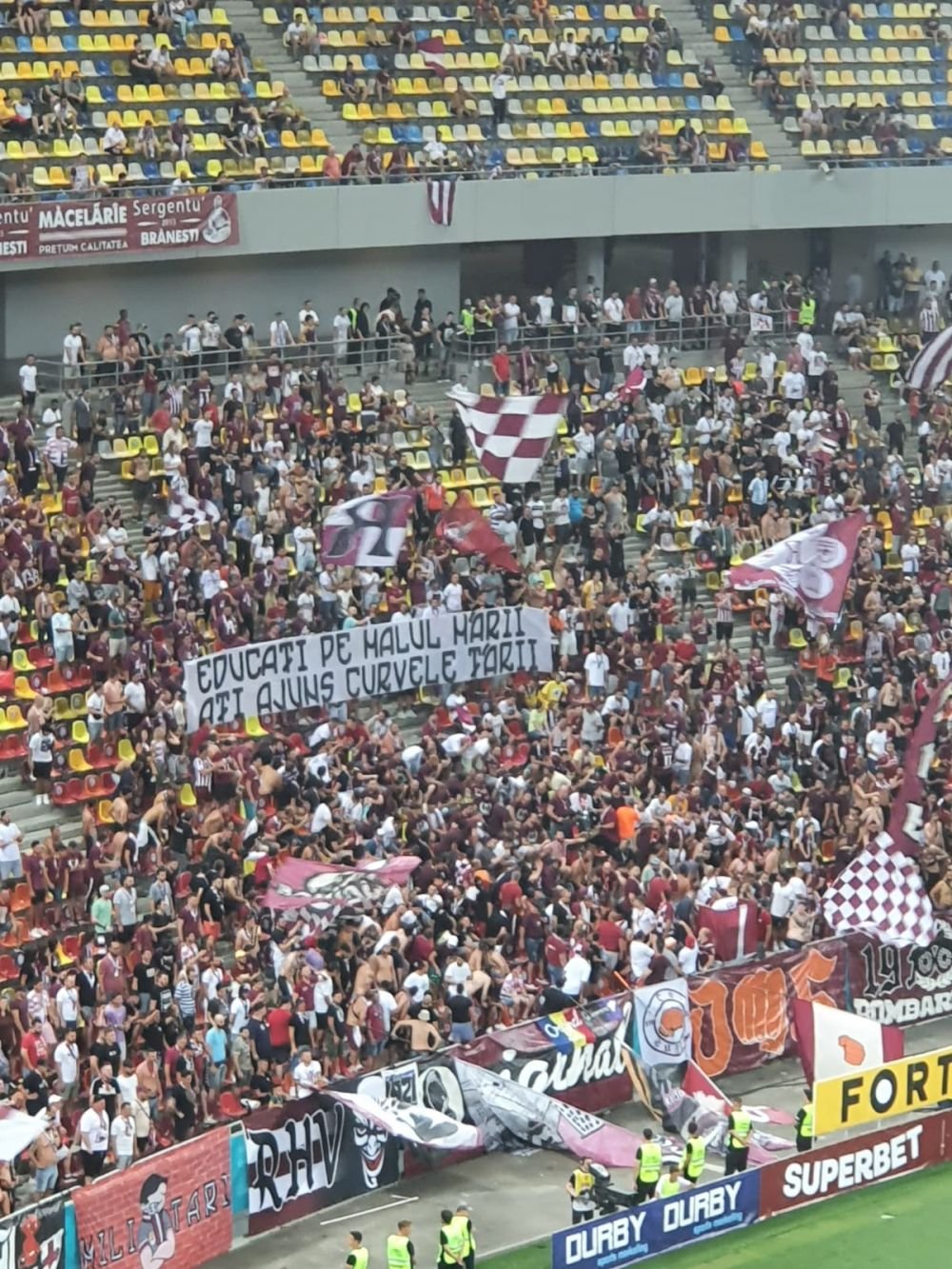 „Șoc! Eclipsă totală / V-a cam luat valu', Viitoru' nu e Faru'!” Dispută aprinsă între galerii pe Arena Națională _5
