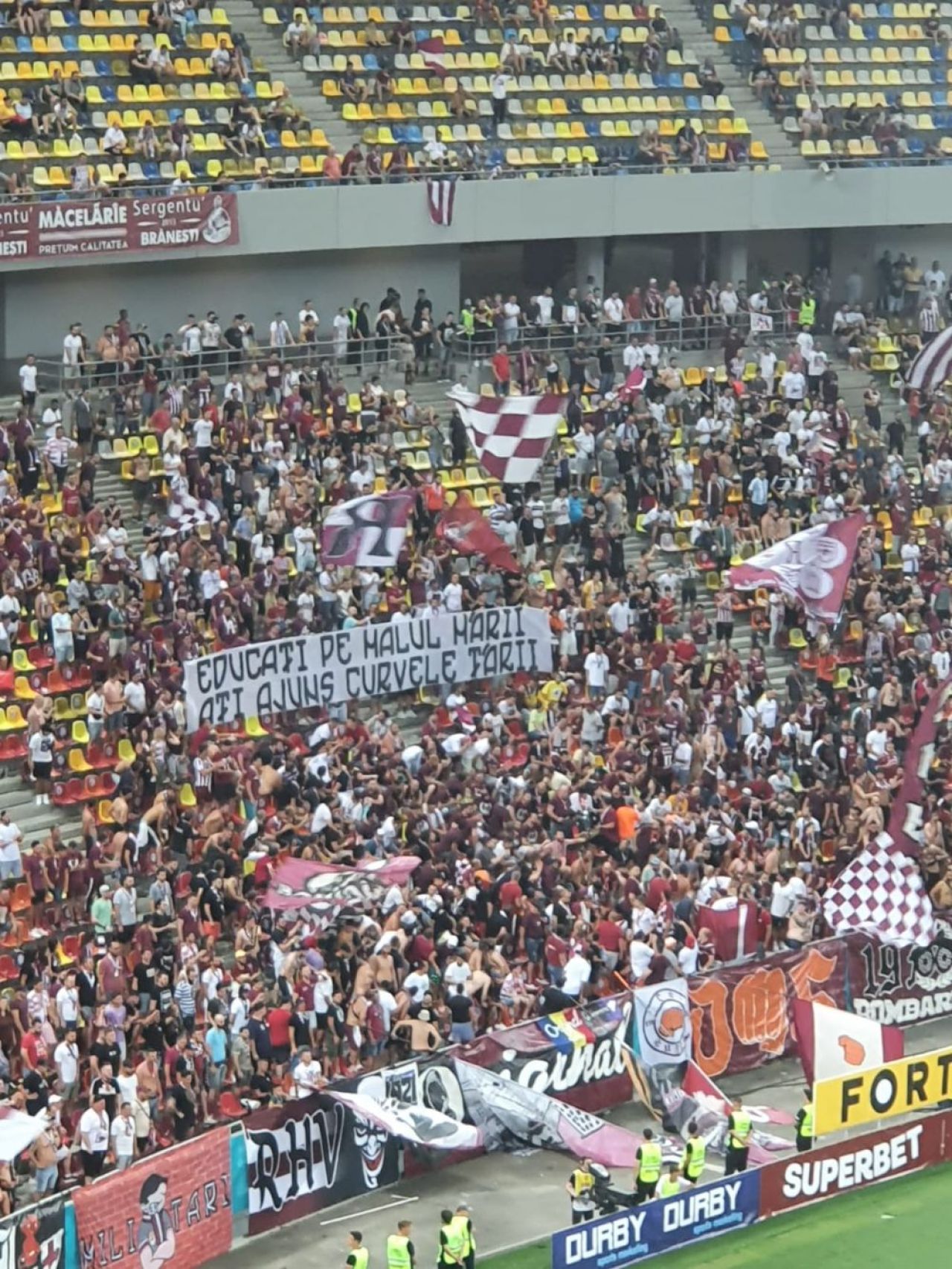„Șoc! Eclipsă totală / V-a cam luat valu', Viitoru' nu e Faru'!” Dispută aprinsă între galerii pe Arena Națională _5