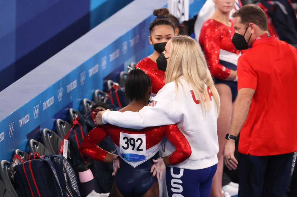 Simone Biles s-a retras și din finala de la sol. Val de susținere din partea vedetelor pentru gimnasta din SUA _4