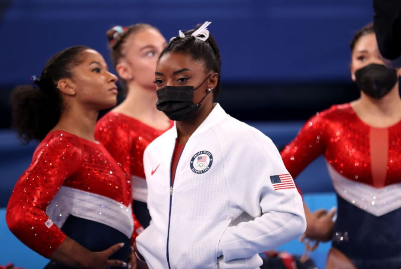 Simone Biles s-a retras și din finala de la sol. Val de susținere din partea vedetelor pentru gimnasta din SUA _6