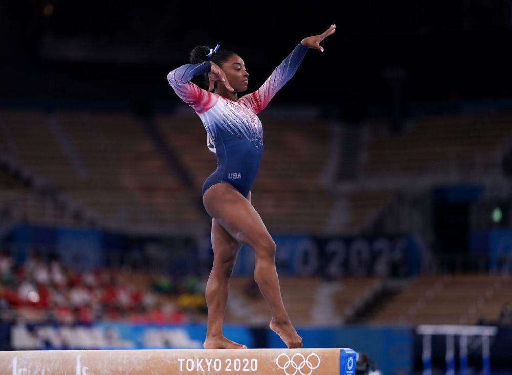 Ce a făcut Simone Biles în finala olimpică de la bârnă, singura probă individuală la care a concurat la Tokyo _3
