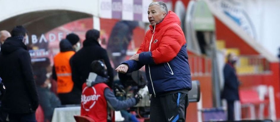 Dan Petrescu se poate întoarce în campionatul pe care îl îndrăgește! Antrenorul este curtat de un club important_4