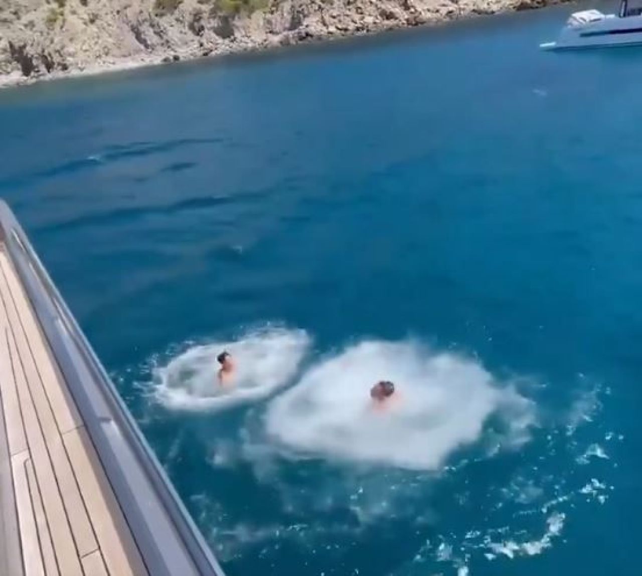 Messi face spectacol și în vacanță! A sărit în apă de la etajul unui yacht, alături de fiul său _4