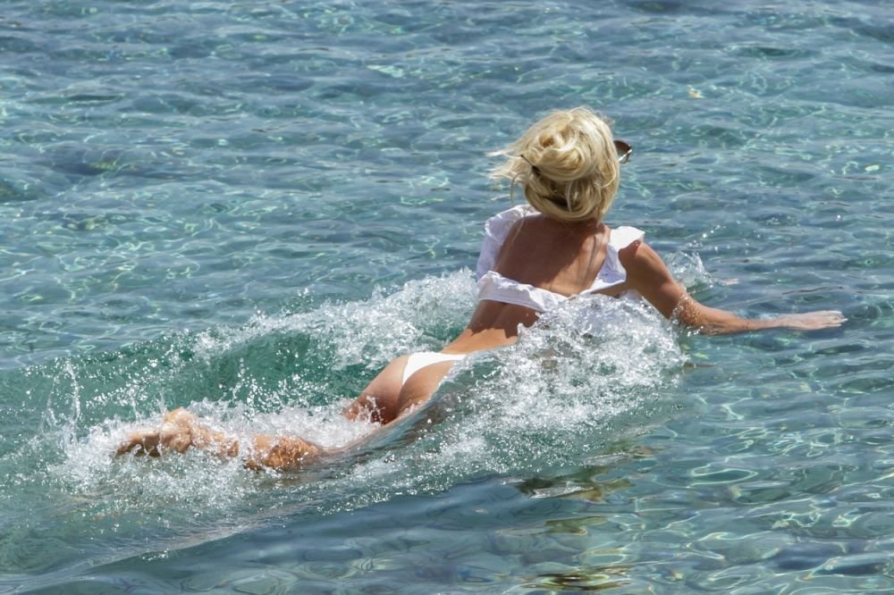 Vedeta care refuză să îmbătrânească. La 46 de ani are un fizic de model și face senzație în costum de baie _2