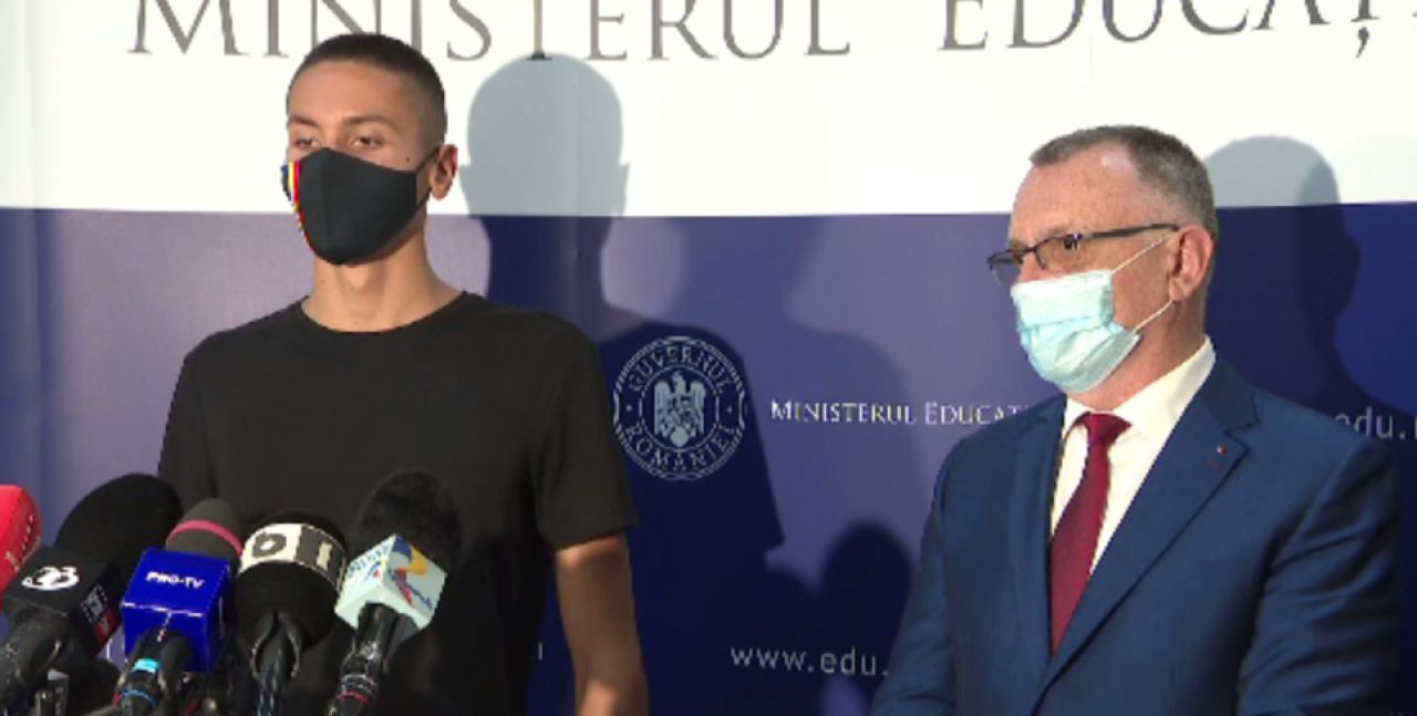David Popovici trage un semnal de alarmă: „Mi-ar plăcea ca în România să fie îmbinat sportul cu școala!”_4