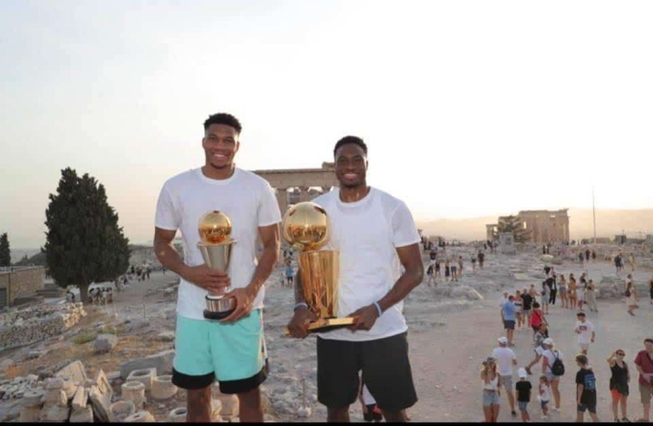 Frații Antetokounmpo au dus trofeul NBA pe Acropole! Ei s-au întors la Atena, după ce au devenit campioni cu Bucks_1