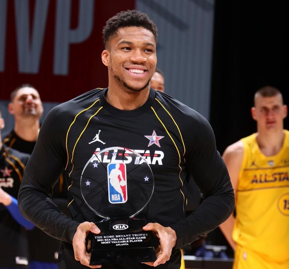 Frații Antetokounmpo au dus trofeul NBA pe Acropole! Ei s-au întors la Atena, după ce au devenit campioni cu Bucks_5