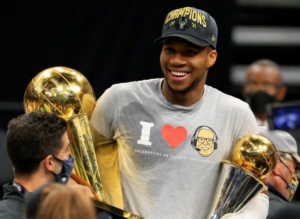 Frații Antetokounmpo au dus trofeul NBA pe Acropole! Ei s-au întors la Atena, după ce au devenit campioni cu Bucks_8