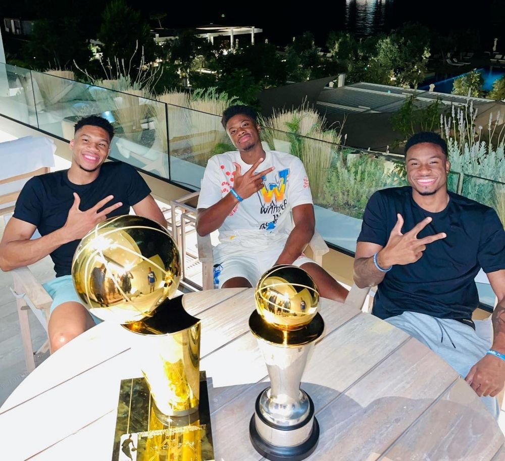 Frații Antetokounmpo au dus trofeul NBA pe Acropole! Ei s-au întors la Atena, după ce au devenit campioni cu Bucks_9