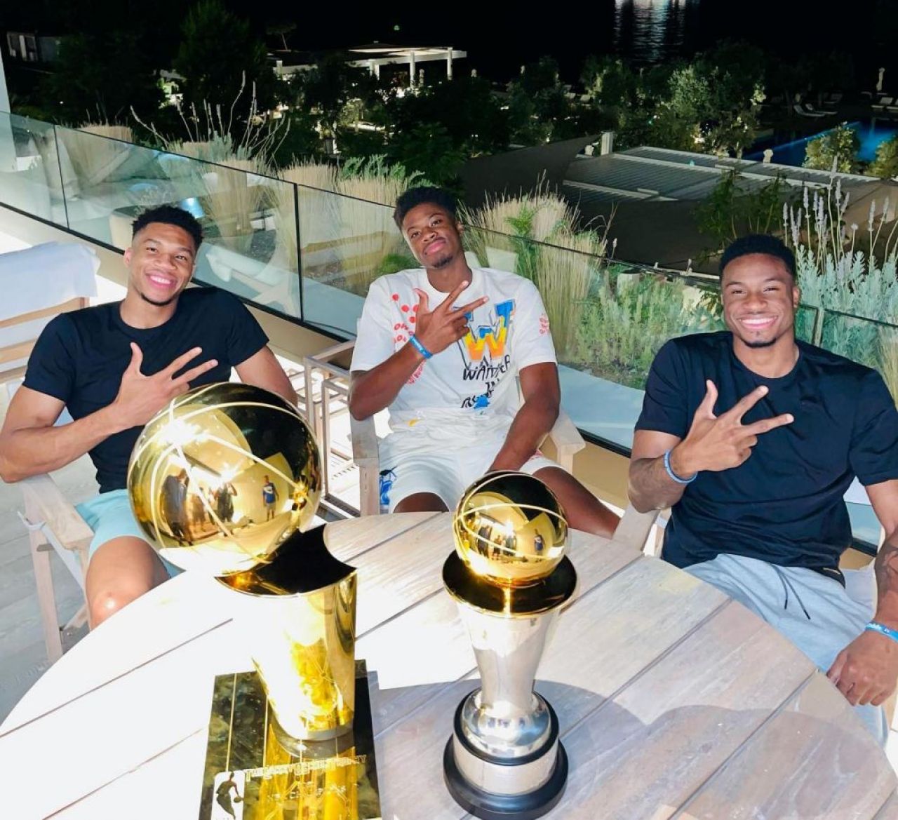 Frații Antetokounmpo au dus trofeul NBA pe Acropole! Ei s-au întors la Atena, după ce au devenit campioni cu Bucks_9