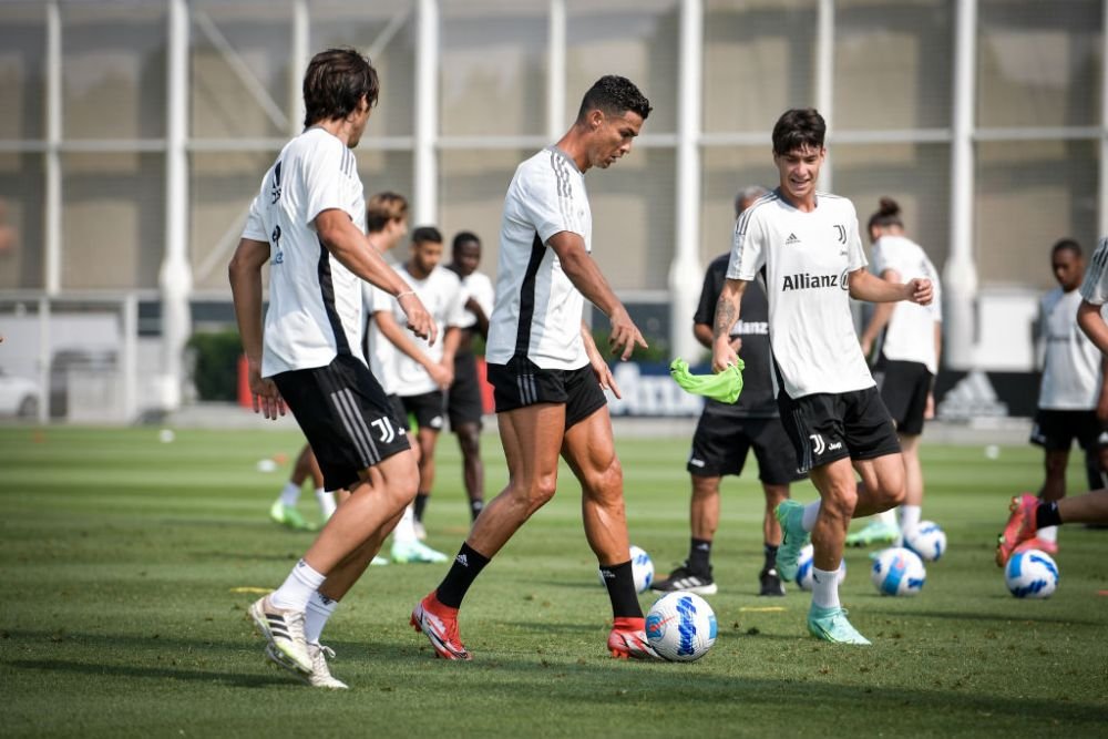 Ronaldo s-a fotografiat alături de cadoul de 610.000 de euro primit de la Georgina Rodriguez_7