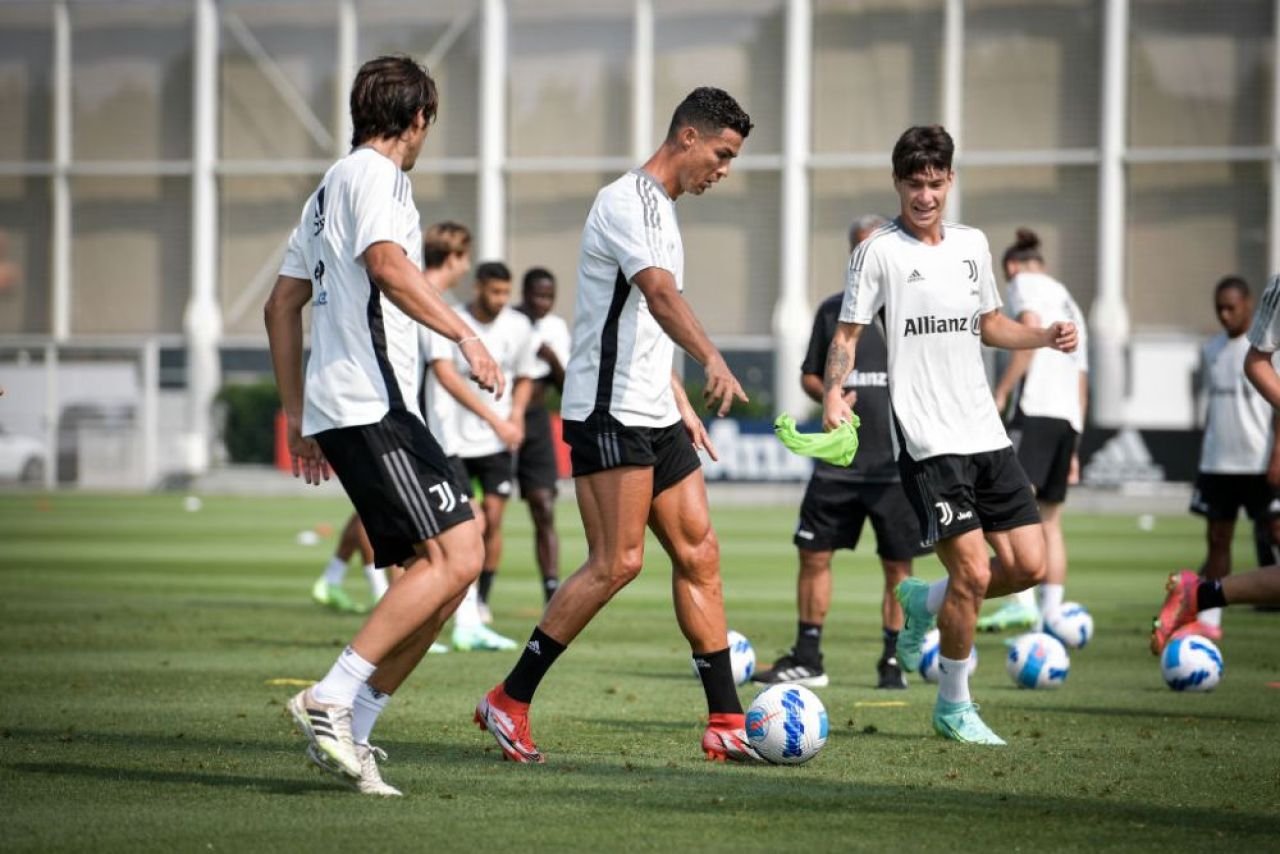 Ronaldo s-a fotografiat alături de cadoul de 610.000 de euro primit de la Georgina Rodriguez_7