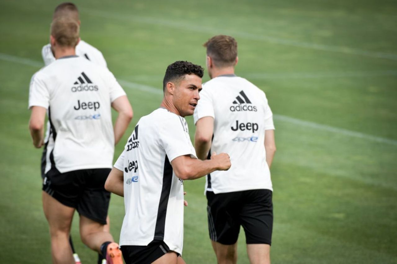 Ronaldo s-a fotografiat alături de cadoul de 610.000 de euro primit de la Georgina Rodriguez_10
