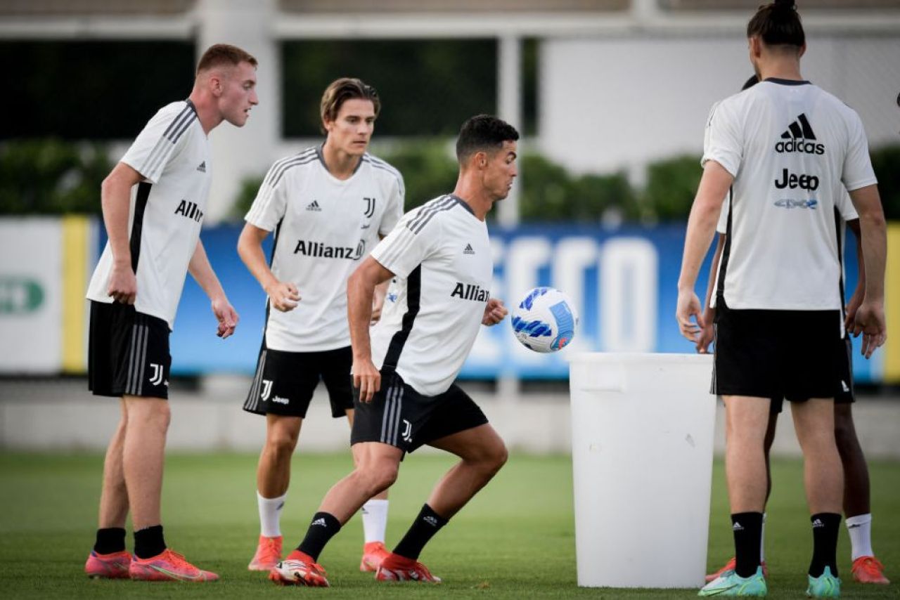 Ronaldo s-a fotografiat alături de cadoul de 610.000 de euro primit de la Georgina Rodriguez_11