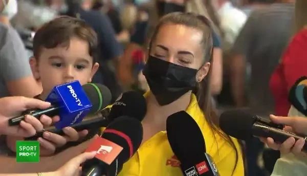 &bdquo;&Icirc;n o lună și o săptăm&acirc;nă am pl&acirc;ns aproape &icirc;n fiecare seară!&rdquo; Larisa Iorache, moment de sinceritate la sosirea &icirc;n țară