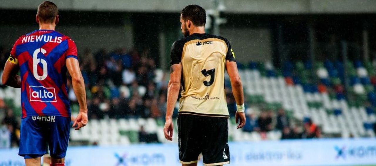 Creativitate la cote maxime la Rubin Kazan! :) Ce au putut să facă oficialii ruși când ploaia le-a deteriorat tricourile_1