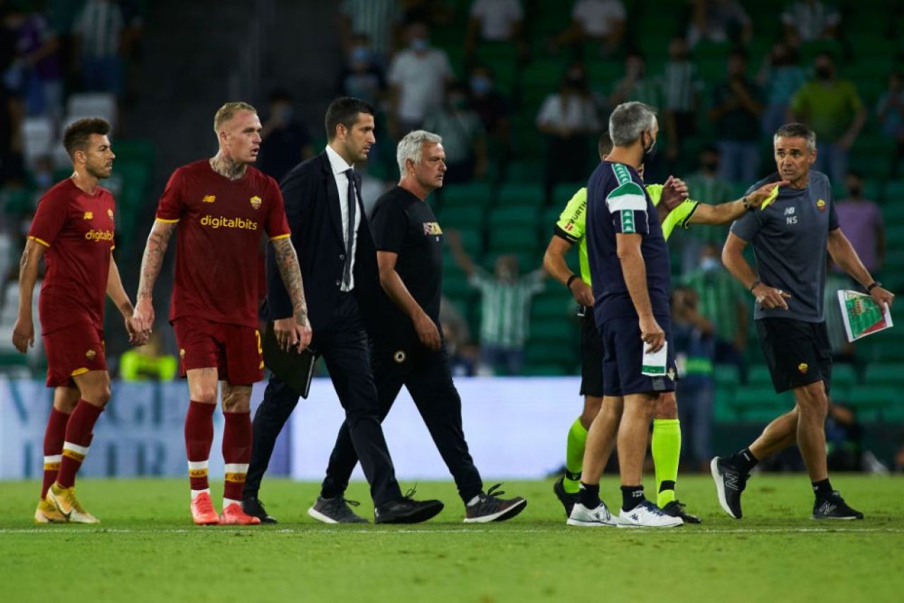 Altă echipă, același Mourinho! Portughezul a făcut show în ultimul amical al Romei și a fost eliminat de arbitru _5