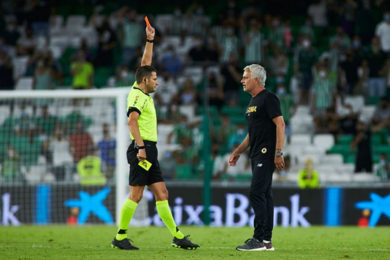 Altă echipă, același Mourinho! Portughezul a făcut show în ultimul amical al Romei și a fost eliminat de arbitru _6