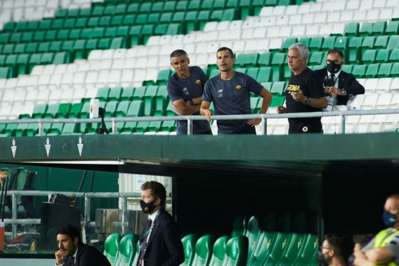 Altă echipă, același Mourinho! Portughezul a făcut show în ultimul amical al Romei și a fost eliminat de arbitru _7