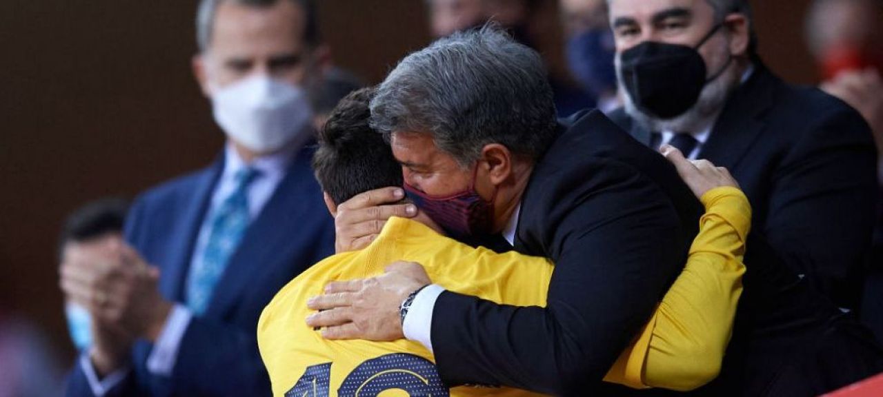 Și-a anunțat în lacrimi despărțirea de Barcelona, acum se îndreaptă către Paris. Messi face mâine vizita medicală la PSG_4