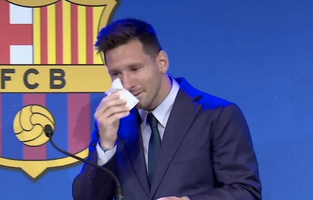 Și-a anunțat în lacrimi despărțirea de Barcelona, acum se îndreaptă către Paris. Messi face mâine vizita medicală la PSG_13