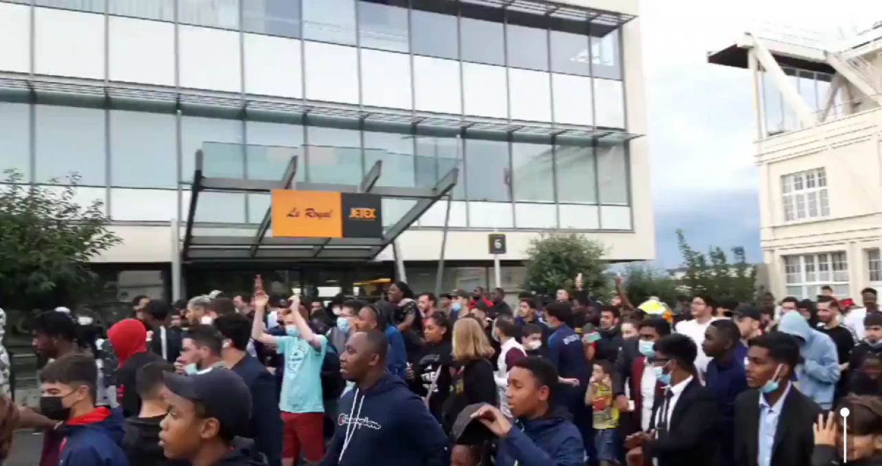Isterie la Paris în așteptarea lui Messi! Imagini incredibile cu suporterii lui PSG_20