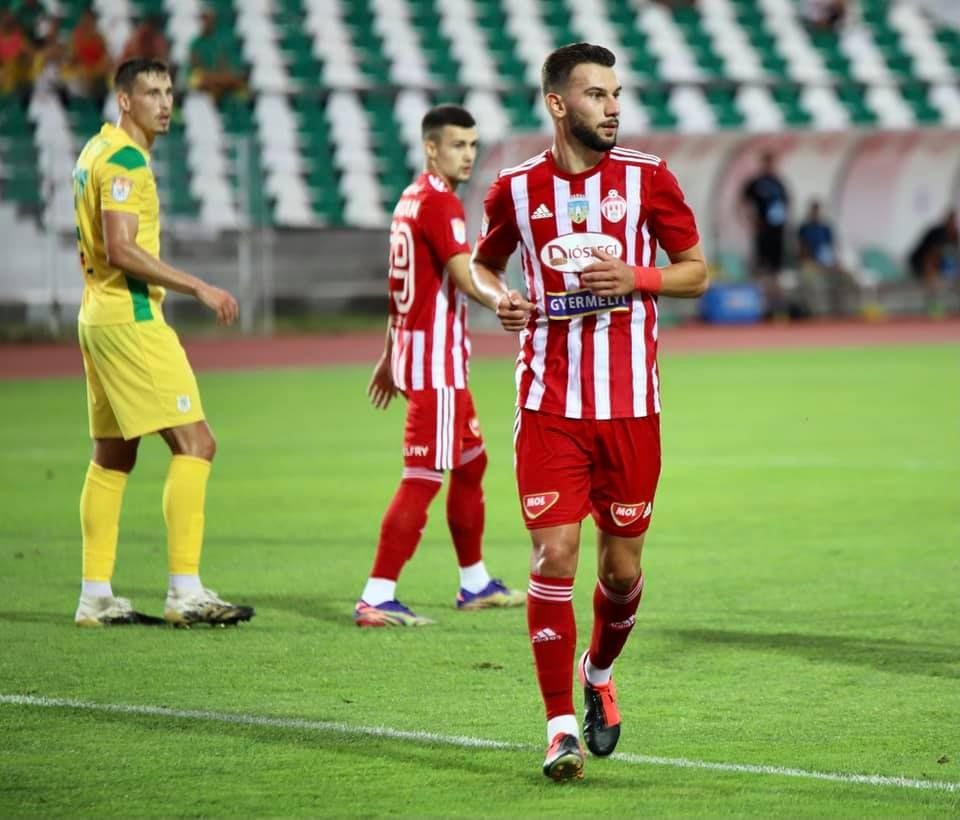 Gică Hagi îl învinge pe Leo Grozavu, după un meci în care ambii antrenori au fost eliminați!_3