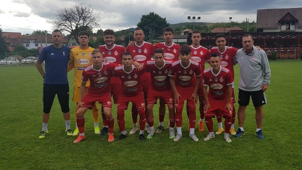 Gică Hagi îl învinge pe Leo Grozavu, după un meci în care ambii antrenori au fost eliminați!_6