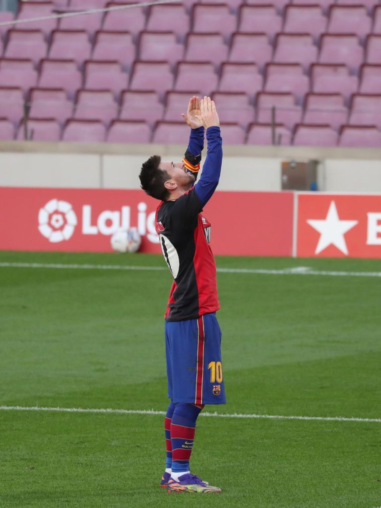 „Messi nu va pleca așa cum merită de la Barca!” Ziua în care Maradona i-a prezis viitorul superstarului Barcelonei _3