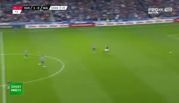 CARTONAȘ ROȘU! Innocent vede al doilea cartonaș galben și este eliminat. Malmo răm&acirc;ne &icirc;n 10 oameni