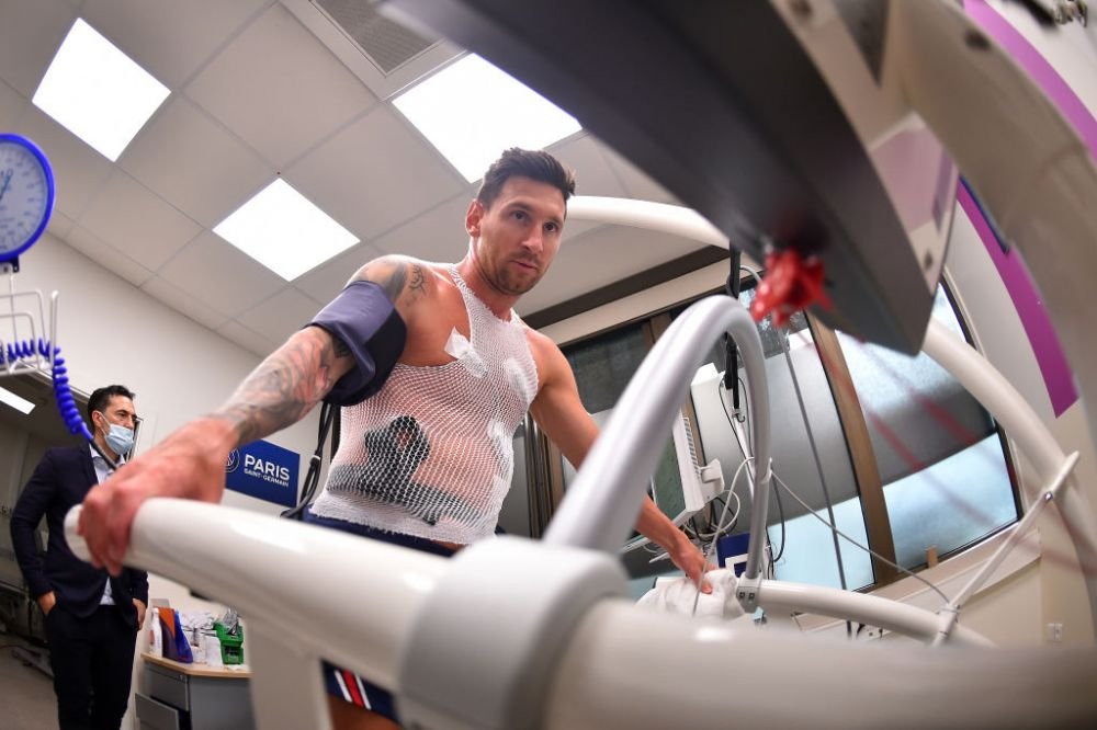 UPDATE Coadă imensă în fața magazinului oficial PSG. Sute de oameni așteaptă să cumpere tricouri cu Messi_4