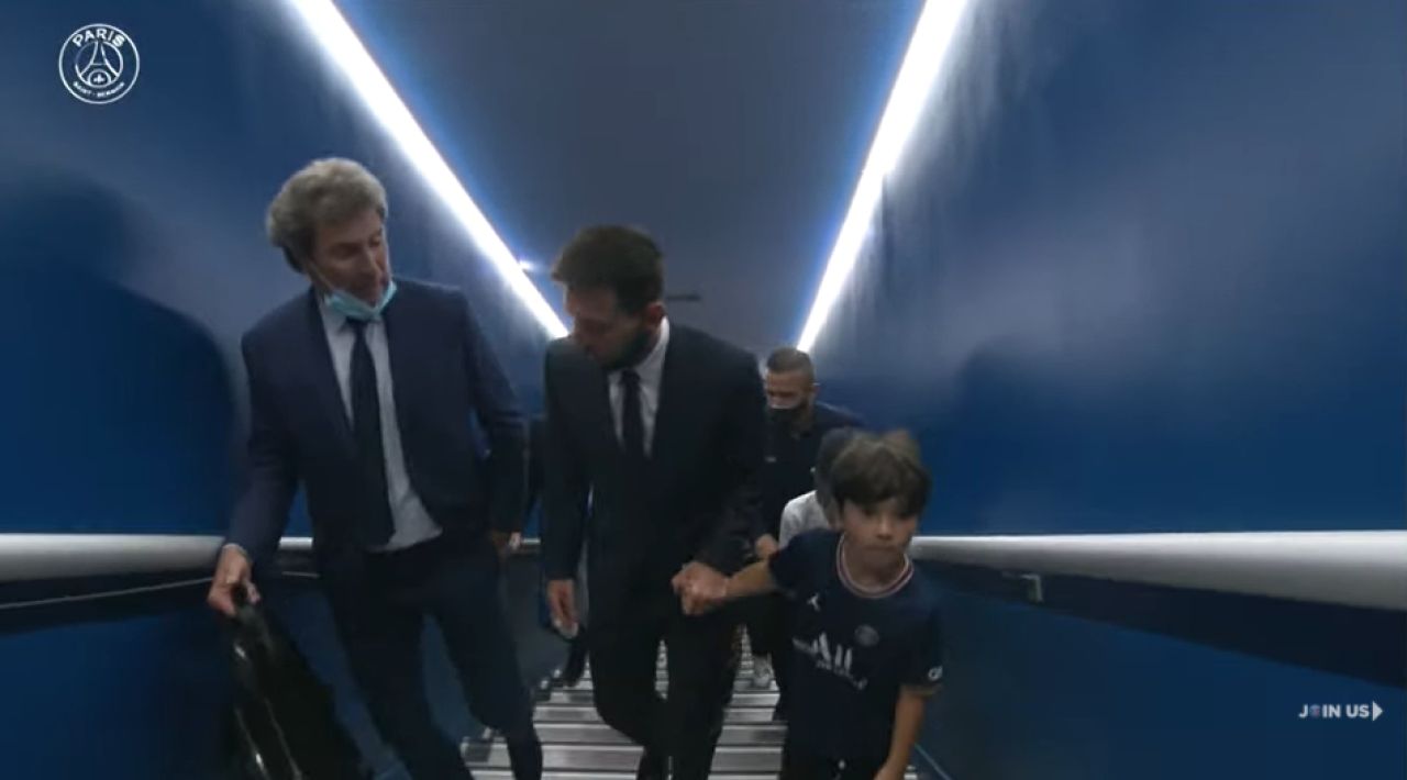 FOTO Antonela Roccuzzo, apariție spectaculoasă la prezentarea lui Lionel Messi. Cei trei băieți au fost alături de ei _5