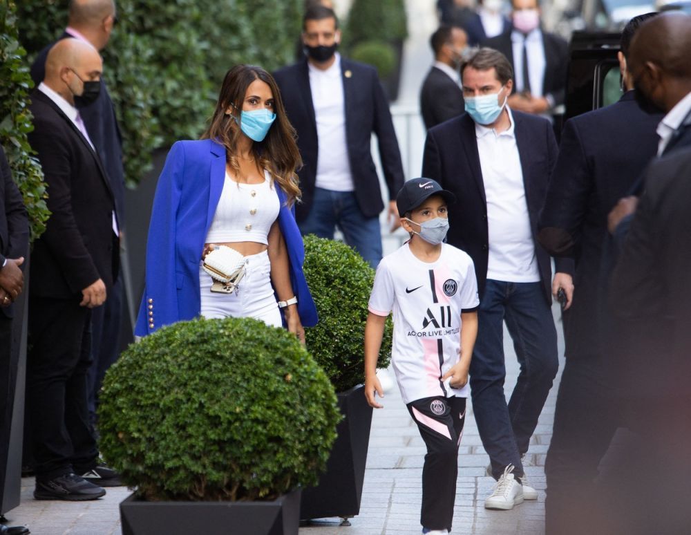 FOTO Antonela Roccuzzo, apariție spectaculoasă la prezentarea lui Lionel Messi. Cei trei băieți au fost alături de ei _11