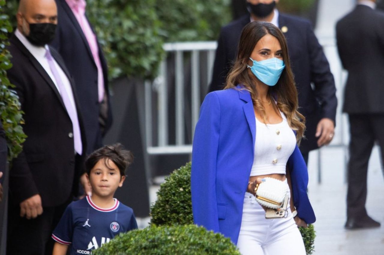FOTO Antonela Roccuzzo, apariție spectaculoasă la prezentarea lui Lionel Messi. Cei trei băieți au fost alături de ei _13