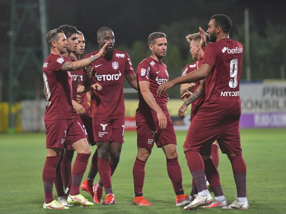 ANALIZĂ | Probleme în paradisul de la CFR Cluj? Ce spun imaginile TV despre relația lui Șumudică cu veteranii lotului_6