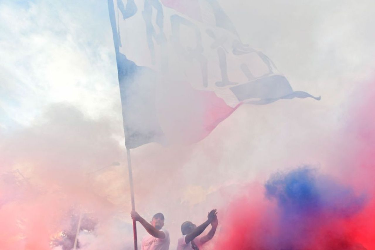 VIDEO Atmosferă incendiară la Paris! Fanii lui PSG au aprins torțe și au cântat minute în șir pentru Lionel Messi _4
