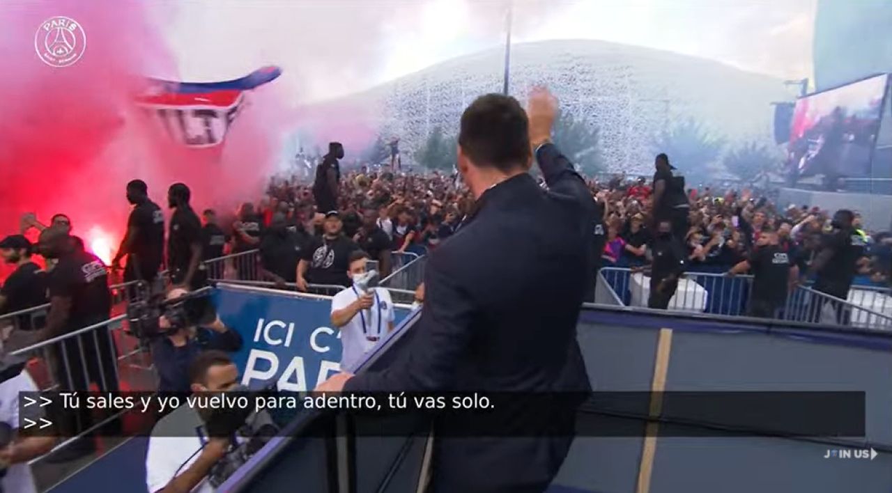 VIDEO Atmosferă incendiară la Paris! Fanii lui PSG au aprins torțe și au cântat minute în șir pentru Lionel Messi _13