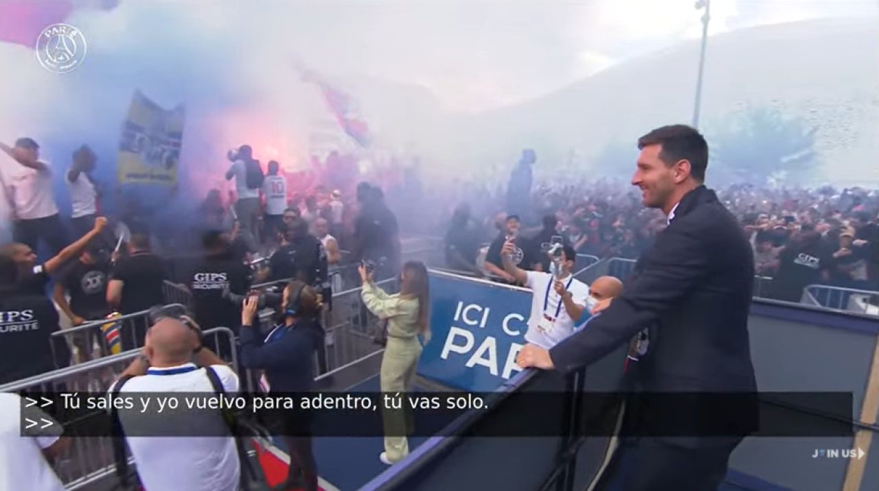 VIDEO Atmosferă incendiară la Paris! Fanii lui PSG au aprins torțe și au cântat minute în șir pentru Lionel Messi _15