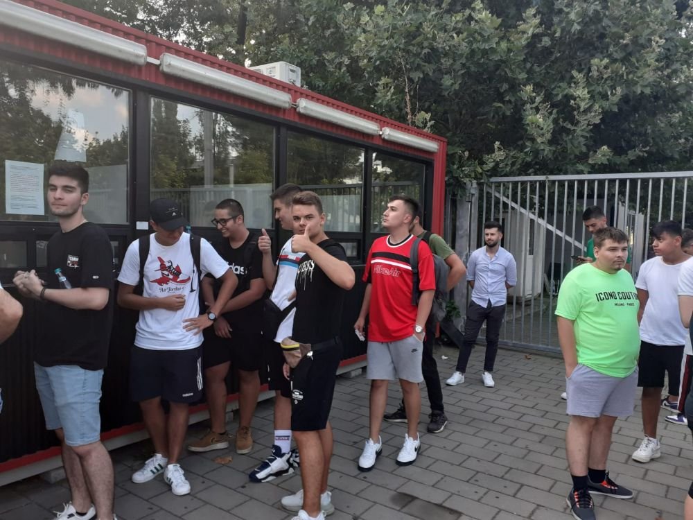 GALERIE FOTO Entuziasm înaintea derbiului dintre Rapid și FCSB! Imagini spectaculoase cu suporterii la casele de bilete_2