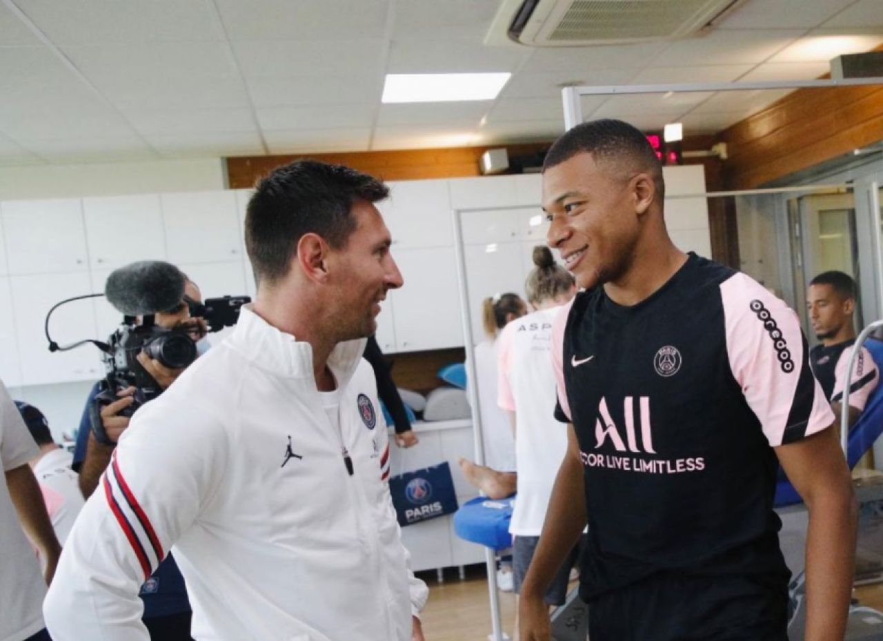 Prima reacție a lui Kylian Mbappe după venirea lui Messi la PSG. Gestul făcut de starul francez _1