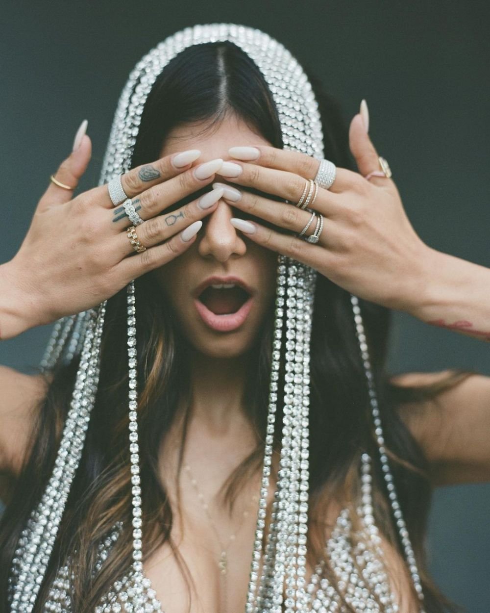 Mia Khalifa, protagonistă în clipul lui Skrillex de la noua piesă! Cum a apărut fosta actriță pentru adulți _5