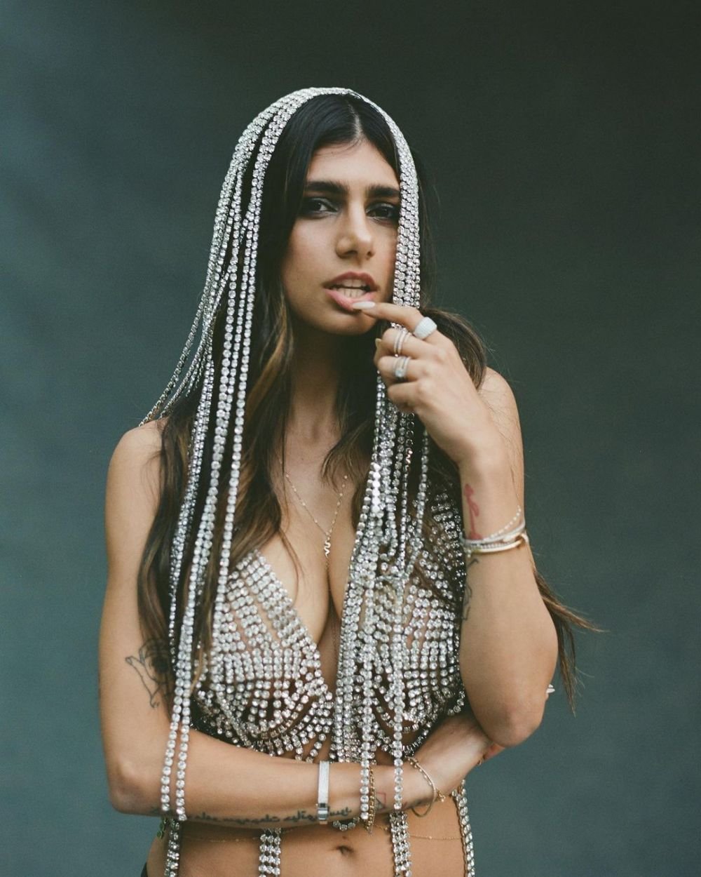 Mia Khalifa, protagonistă în clipul lui Skrillex de la noua piesă! Cum a apărut fosta actriță pentru adulți _8
