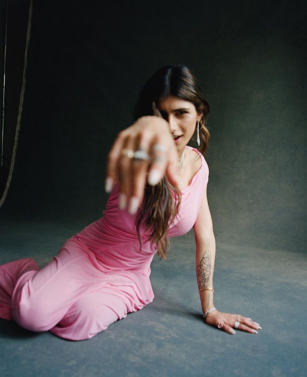 Mia Khalifa, protagonistă în clipul lui Skrillex de la noua piesă! Cum a apărut fosta actriță pentru adulți _13