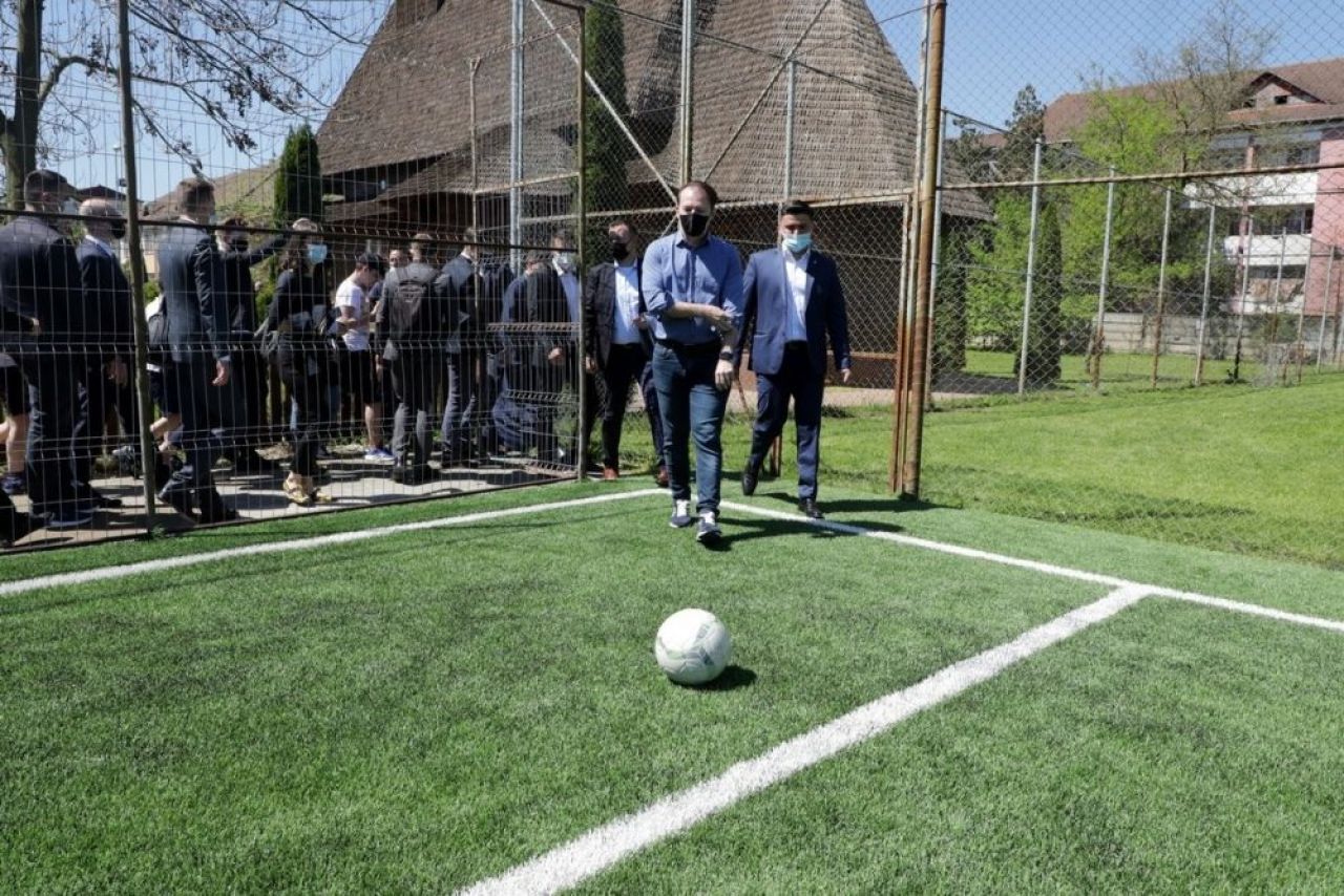 Florin Cîțu chiar a fost fotbalist! Unde a jucat premierul României și cu ce rezultate_1
