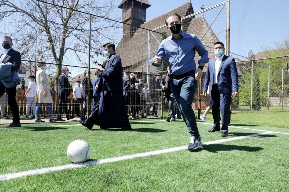 Florin Cîțu chiar a fost fotbalist! Unde a jucat premierul României și cu ce rezultate_2