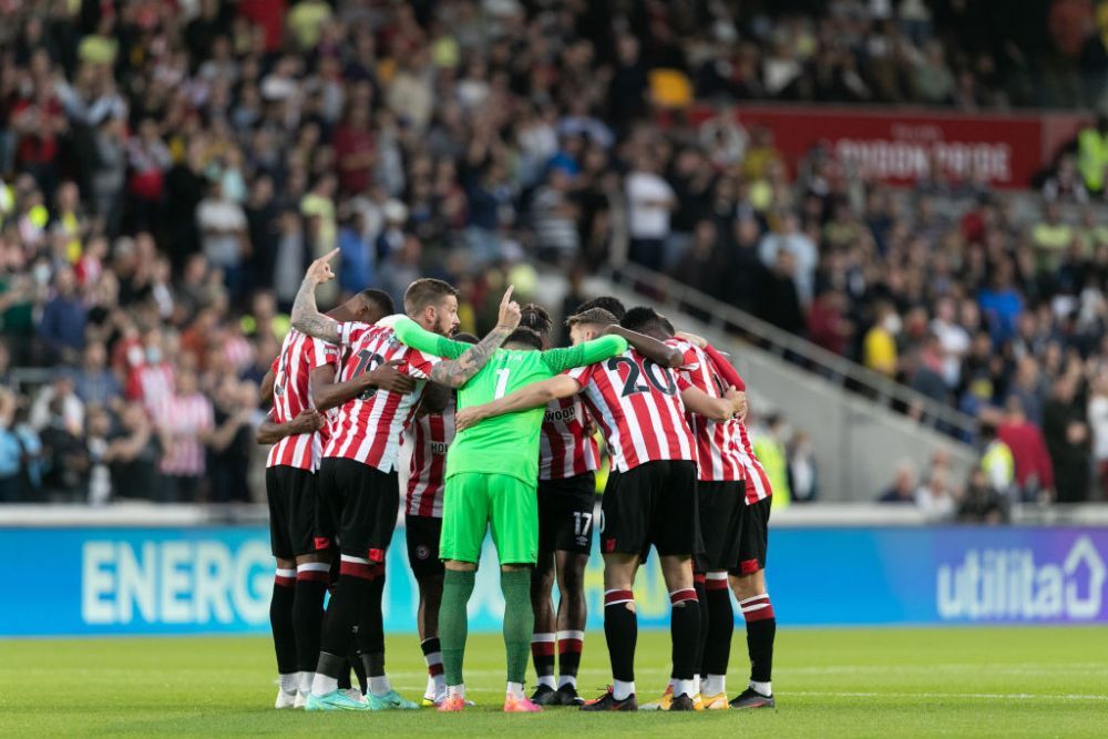 Victorie de senzație pentru Brentford, la debutul în Premier League. Reacția unui fan a impresionat o lume întreagă_1