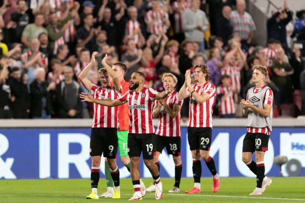 Victorie de senzație pentru Brentford, la debutul în Premier League. Reacția unui fan a impresionat o lume întreagă_2