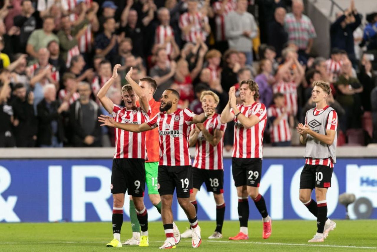 Victorie de senzație pentru Brentford, la debutul în Premier League. Reacția unui fan a impresionat o lume întreagă_2